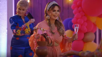 Bolso de cuero Staud Keaton usado por D'Andra Simmons como se ve en The Real Housewives of Dallas (S05E10)