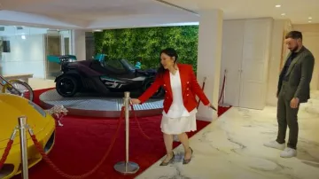 Blazer Balmain Double Breasted porté par Monika Tu vu dans Luxe Listings Sydney (S03E05)