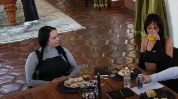 Mono de pierna recta Madewell usado por Karsyn como se ve en Claim to Fame (S02E02)