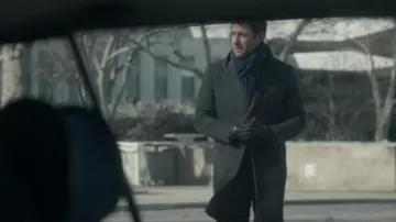 Manteau Ted Baker Travers porté par Jack Ryan (John Krasinski) vu dans Tom Clancy’s Jack Ryan (S04E02)