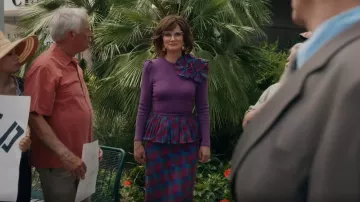 Raul Blanco Vintage 80's Raul Blanco Plaid Silk Skirt Set usado por Aimee-Leigh Gemstone (Jennifer Nettles) como se ve en The Righteous Gemstones (S03E05)