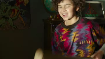 Chemise géométrique Nike Air Jordan 1992 Jeux olympiques de Barcelone portée par Kris Diaz (Dean Scott Vazquez) dans Transformers: Rise of the Beasts