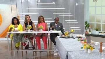 Sandalias de tacón de plataforma recortada Gucci usadas por Savannah Guthrie como se ve en Today el 11 de julio de 2023