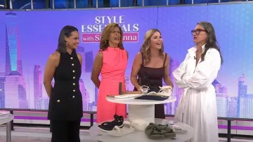 Combinaison noire Halo Corrine portée par Hoda Kotb comme on le voit dans Aujourd’hui avec Hoda & Jenna le 11 juillet 2023