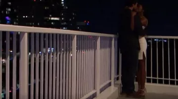 Veronica Beard Fletcher Heel en Hazelwood usado por Charity Lawson como se ve en The Bachelorette (S20E02)