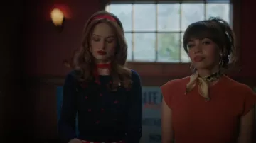 Examen Fleur Pull porté par Cheryl Blossom (Madelaine Petsch) vu dans Riverdale (S07E14)