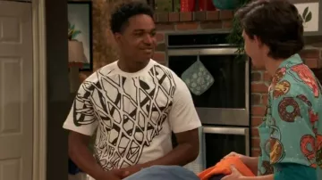 Market Smi­ley In The Net T-Shirt worn by Booker Baxter (Issac Ryan Brown) as seen in Raven's Home (S06E11)