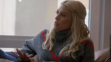 Sandro Paris Turtleneck Marled Knit Long Sleeve Sweater usado por Heather Rae Young como se ve en The Flipping El Moussas (S01E04)