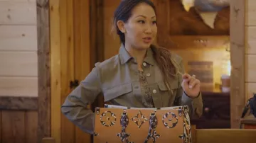 Louis Vuitton Monogram Giant Jungle Onthego Tote porté par Tiffany Moon vu dans The Real Housewives of Dallas (S05E13)