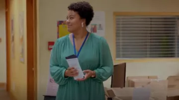 H&M V-Neck Dress worn by Sheila Boyd (Taylor Love) as seen in Shelved (S01E08)