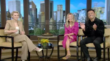 Gianvito RossPortofino 110mm Sandalias de gamuza usadas por Kelly Ripa como se ve en VIVO con Kelly y Mark el 11 de julio de 2023