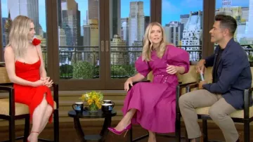 Magda Butrym Rose-Detailed Dress usado por Vanessa Kirby como se ve en LIVE with Kelly and Mark el 12 de julio de 2023