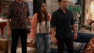 Abercrombie High Rise Wide Leg Jeans in Flower Pattern worn by Millicent (Jaidyn Triplett) as seen in iCarly (S03E08)