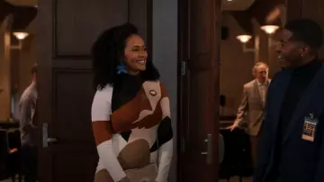 Mini robe Fendi à col roulé portée par Sondi (Corbin Reid) vue dans Run the World (S02E08)