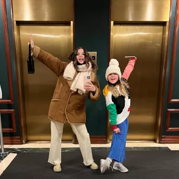 Jacquemus Logo texturé Foulard brodé porté par Selena Gomez sur son post Instagram le 11 juillet 2023