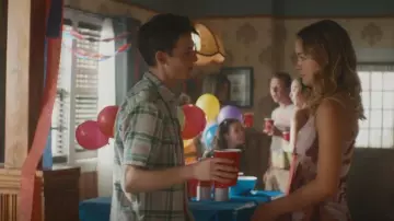 Levis Short Sleeve Jackson Worker Shirt usada por Luke Chambers (Griffin Gluck) como se ve en Cruel Summer (S02E06)
