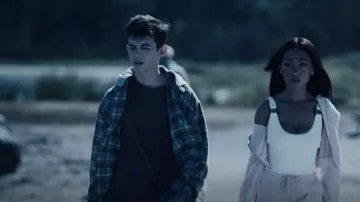 Ae Su­per Soft Hood­ed Flan­nel worn by Luke Chambers (Griffin Gluck) as seen in Cruel Summer (S02E06)