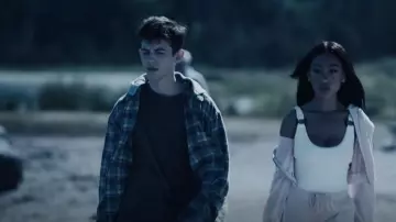 Ae Super Soft Hooded Flannel usado por Luke Chambers (Griffin Gluck) como se ve en Cruel Summer (S02E06)