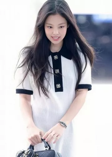 Chanel estrena el icónico reloj de cadena usado por Jennie Kim en el aeropuerto de Incheon el 13 de julio de 2023