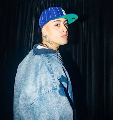 Supreme Blue Denim Knockout Bomber Jacket usada por Tiago PZK en su cuenta de Instagram @tiagopzk