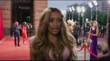 Robe épinglette de sûreté Versace Medusa portée par Shelby Taylor (Melissa De Sousa) vue dans The Best Man: The Final Chapters (S01E06)