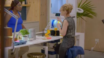 Levis 501 Straight worn by Jessica Banks as seen in Hack My Home (S01E04)