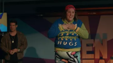 Kina & Tam Blue The Worm Hugs Suéter usado por Taryn (Maggie Winterstein) como se ve en The Righteous Gemstones (S03E06)
