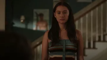 Ulla Johnson Evelyn Camiseta sin mangas usada por Belly (Lola Tung) como se ve en The Summer I Turned Pretty (S02E03)