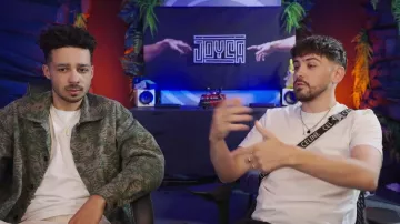 La veste vert kaki à motifs Jacquemus portée par Mastu dans la vidéo YouTube IMPOSSIBLE QUE ÇA SOIT VRAI ! (et pourtant)