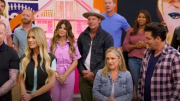 Combinaison de chaudière à manches courtes portée par Alison Victoria comme on le voit dans Barbie Dreamhouse Challenge (S01E01)