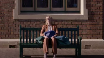 Pantalon large Saba Isadora porté par Stella Heikkinen (Marta Dusseldorp) vu dans Bay of Fires (S01E01)