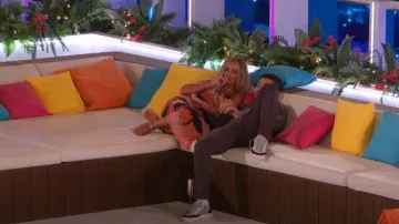 Boohoo Ruched Mesh Tropical Print Bandeau de Abi Moores como se ve en Love Island (S10E42)