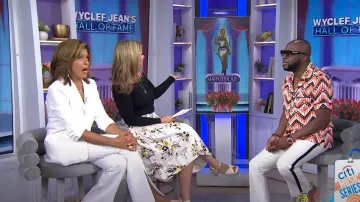 Cinq a Sept Khloe Ruched Sleeve Blazer usado por Hoda Kotb como se ve en Today with Hoda & Jenna el 17 de julio de 2023