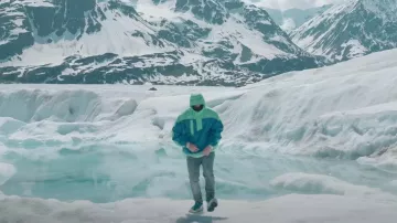 Amiri Clay Indigo Broken Jeans worn by Ohgeesy in his Not A Sound [Official Video]