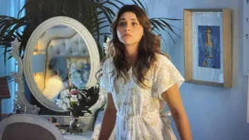 The white shirt dress worn by Noah (Nicole Wallace) in the movie The Way Goes