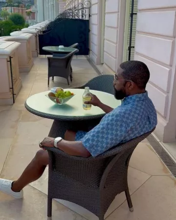 Gucci Washed Blue GG Denim Shirt porté par Floyd Mayweather sur son compte Instagram @floydmayweather