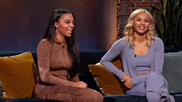 Sorella Long Mock Neck Zippered Dress comme on le voit dans The Prank Panel (S01E03)
