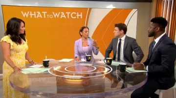 London Times Flutter Sleeve Jersey Maxi Vestido usado por Nancy Chen como se ve en CBS Mornings el 17 de julio de 2023