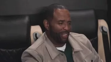 Chaqueta de ante gris Reiss usada por Ken Cannon como se ve en Caught in the Act: Unfaithful (S02E01)