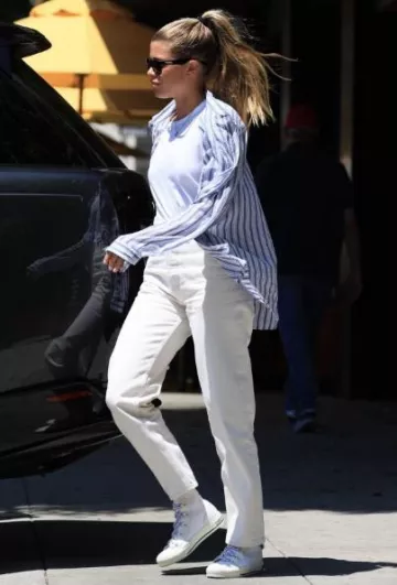 Dior Walk’n’dior Sneakers worn by Sofia Richie in Beverly Hills on July 17, 2023