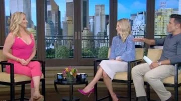 Babaton Conan Pant usado por Sonja Morgan como se ve en LIVE with Kelly and Mark el 17 de julio de 2023