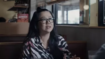 Chemise imprimée portée par Alice (Sherry Cola) vue dans le film Failures