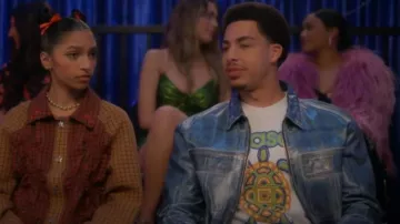 Casablanca Turtle Graphic Tee usada por Andre Johnson, Jr. (Marcus Scribner) como se ve en grown-ish (S06E04)