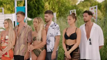 Boohoo Premium Crochet Bralet And Beaded Tassel Maxi Skirt Set usado por Amber Wise como se ve en Love Island (S10E44)