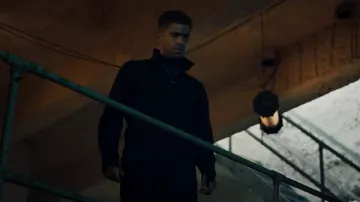 Chaqueta Reiss Dennis usada por Gravik (Kingsley Ben-Adir) como se ve en Secret Invasion (S01E05)