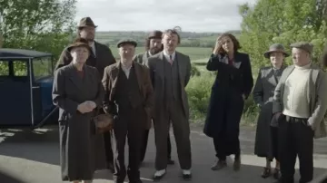 Black and white oxford shoes worn by Nandor Fodor (Simon Pegg) as seen in Nandor Fodor and the Talking Mongoose