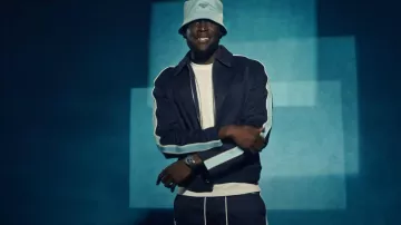 Patek Philippe White Gold & Navy Aquanaut montre portée par Stormzy dans le clip de THE WEEKEND avec RAYE