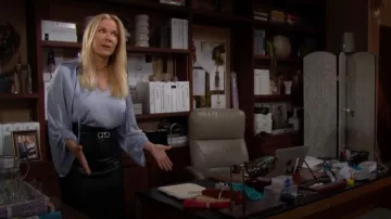 Salvatore Ferragamo Cinturón de Gancini ajustable usado por Brooke Logan (Katherine Kelly Lang) como se ve en The Bold and the Beautiful el 28 de junio de 2023