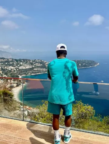 Calcetines de flechas blancas blanquecinas usadas por Floyd Mayweather en su cuenta de Instagram @floydmayweather