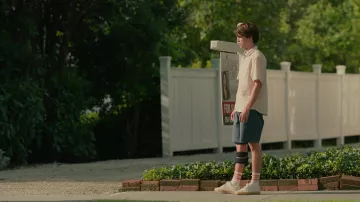 Zapatillas blancas Vans usadas por Kyle Townsend (Logan Allen) como se ve en Sweet Magnolias (S03E02)